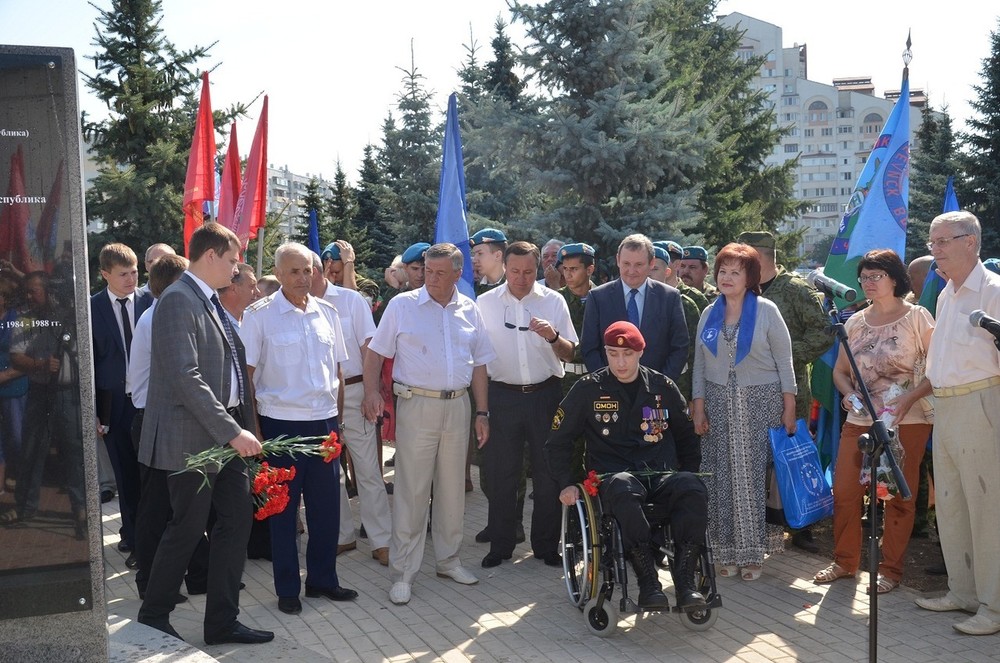 Открытие памятника, погибших в локальных воинах