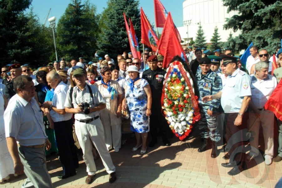 Открытие памятника, погибших в локальных воинах